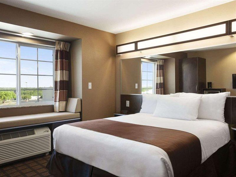 Microtel Inn & Suites Pleasanton Exteriör bild